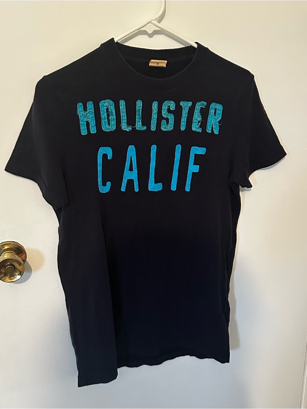 Hollister Men's Black T-Shirt with Teal 'HOLLISTER CALIF' Logo Small